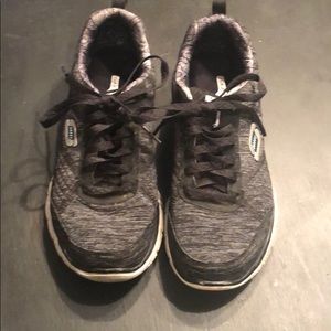 Sketchers lite weight sneakers